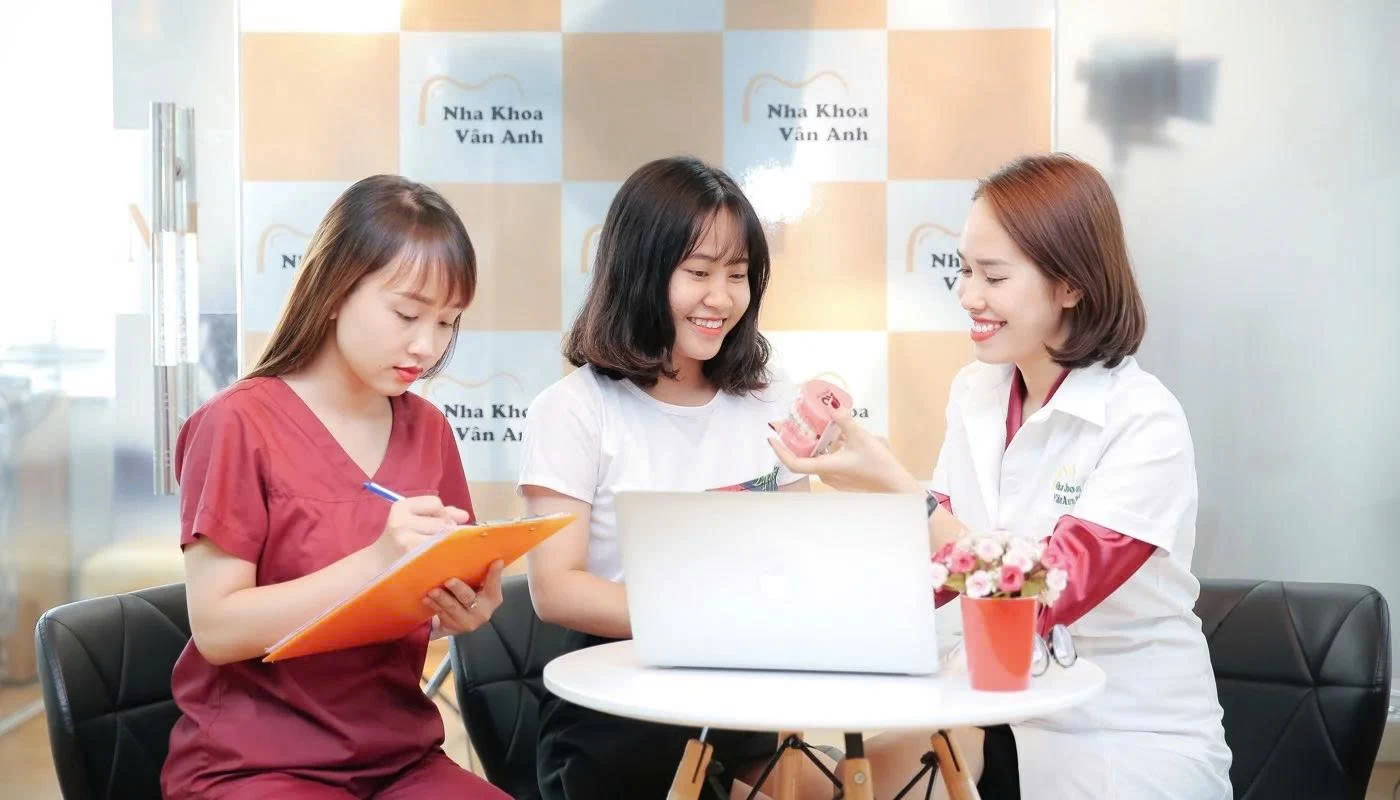 RỦI RO KHI NIỀNG RĂNG: VÌ SAO CẦN HỢP ĐỒNG CAM KẾT CHỈNH NHA?